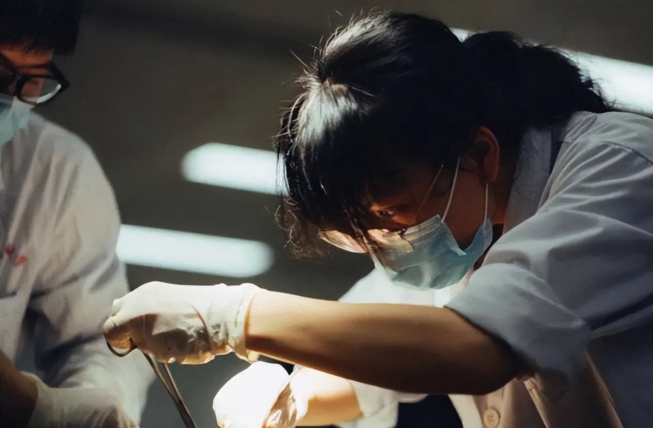 医学专业“受欢迎度”排名，口腔医学热度上升，榜首成为考生新宠