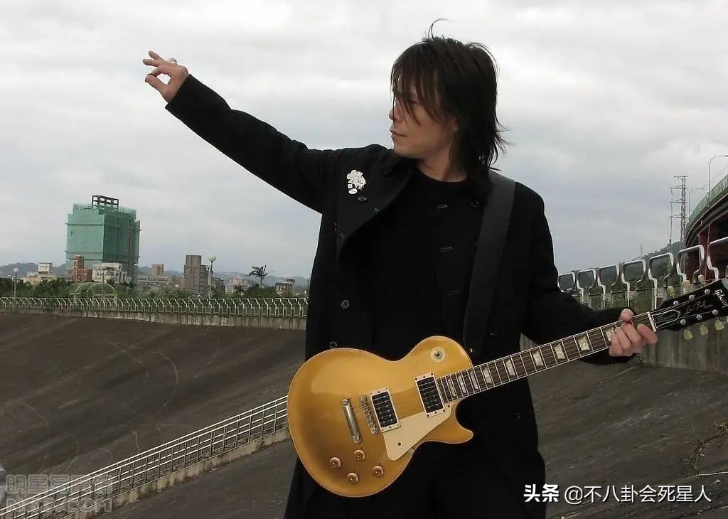 10位港台长发男星，郑伊健帅气逼人，伍佰气质狂放不羁