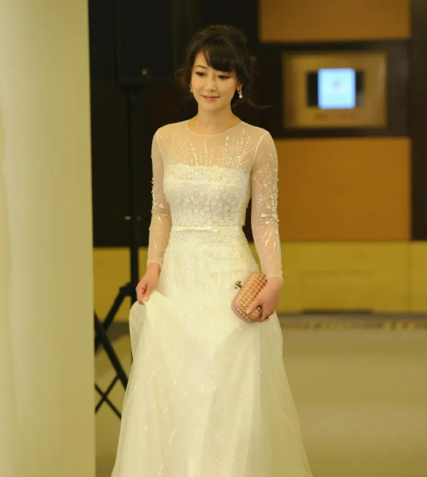 演员陈紫函：被爆私密照后，男友又被闺蜜抢走，如今嫁小9岁丈夫