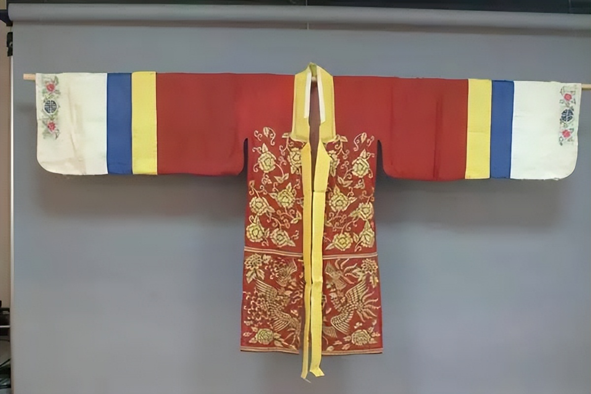 韩流成文化剽窃帮凶 防弹少年团海外宣传朝鲜阔衣 源于汉服引争议