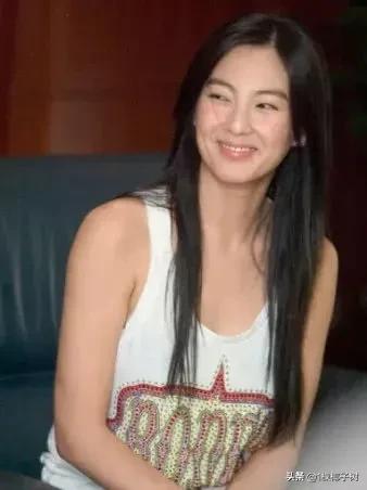 早期的张雨绮姐姐还是单眼皮