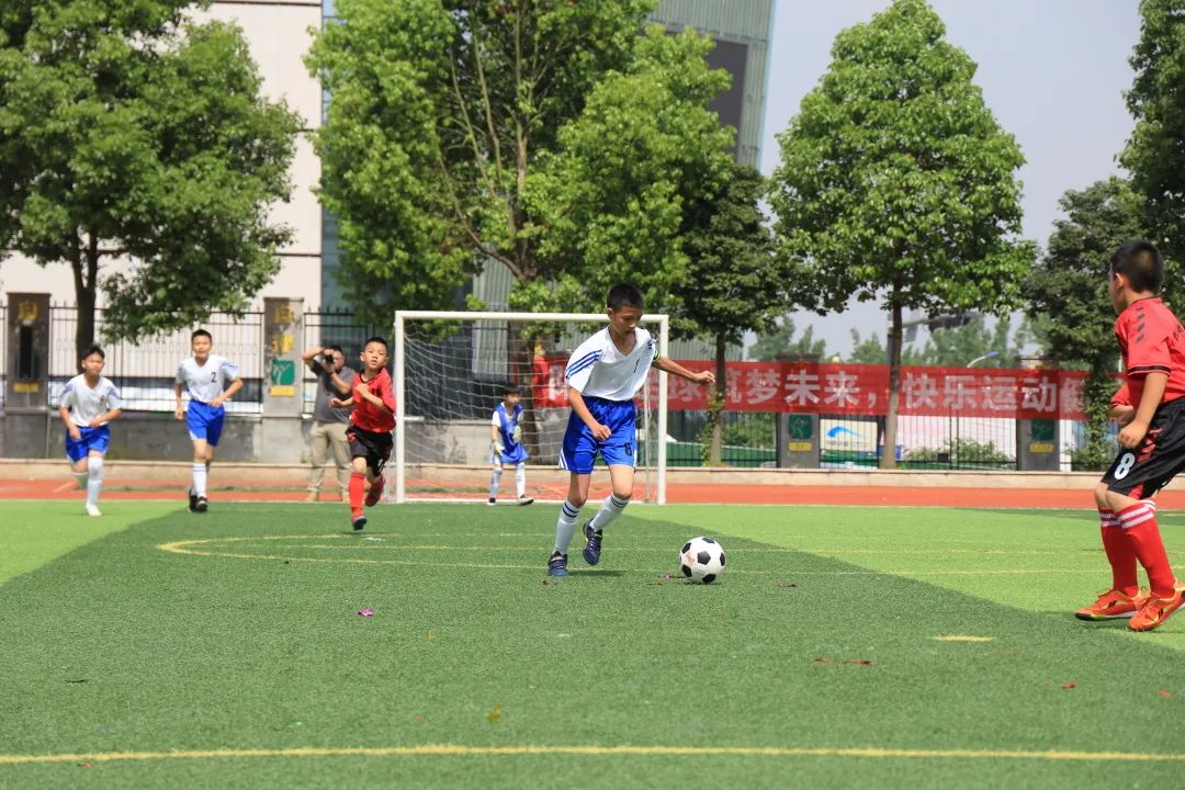 双流区西航港小学首届“星港杯”校园足球联赛开幕式成功举办