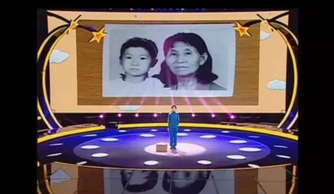 1994年，拾荒老人收养一独臂女弃婴，捡废品供她上学，如今怎样了