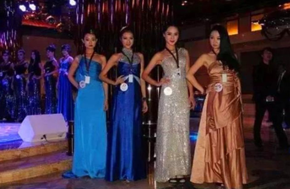 郑州“红馆”覆灭记：奢华堪比皇家一号，出动十五辆警用大巴抓人