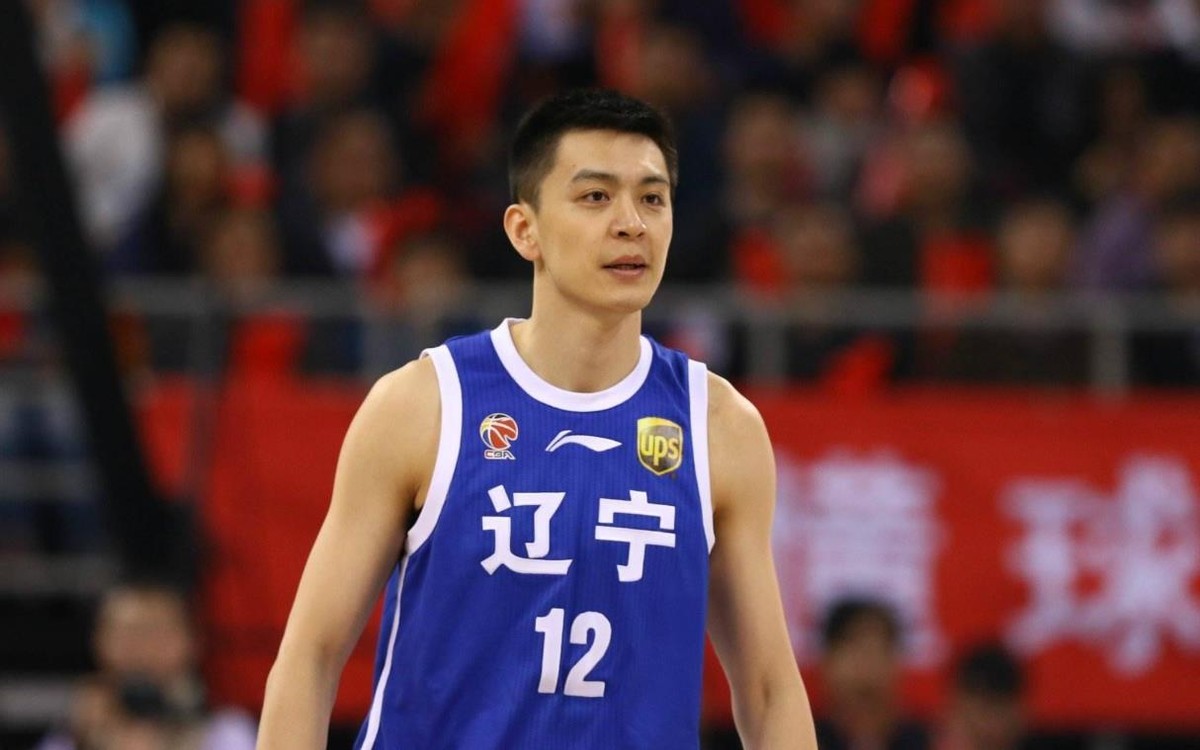 篮球杨鸣裆部(篮球儒帅杨鸣:白马少年到暴躁老哥,当主帅后却传出对