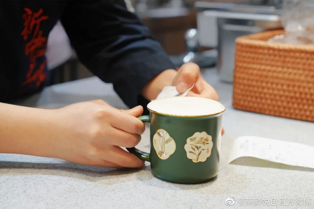 力捧茶館，茶顏悅色看中了它什么？