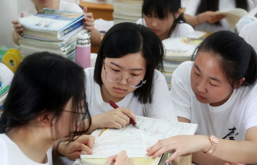 新高考模式下，2022年分数线或将面临调整，理科可能高于文科？