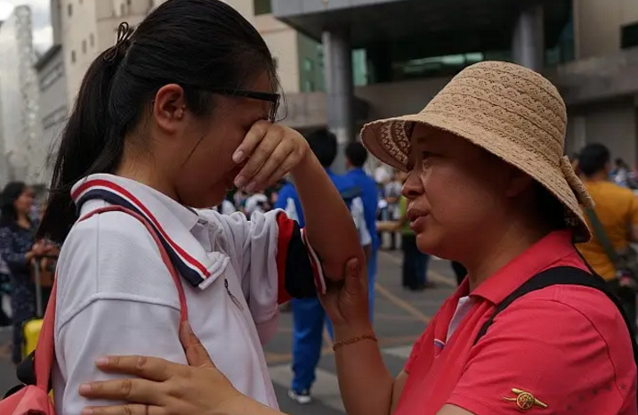 “谁偷了我的222分？”第一次高考查分586再查364，结局大反转