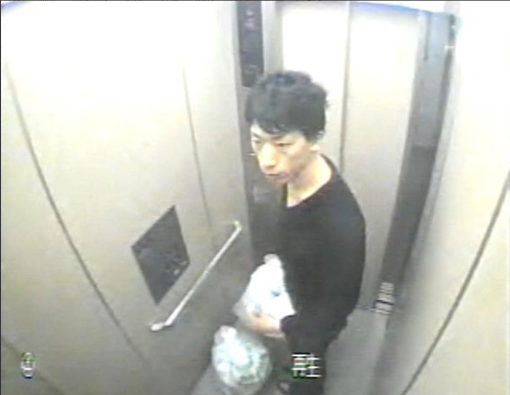 日本小伙杀人后边逃亡边整容，2年后落网，因太帅被无数少女追捧