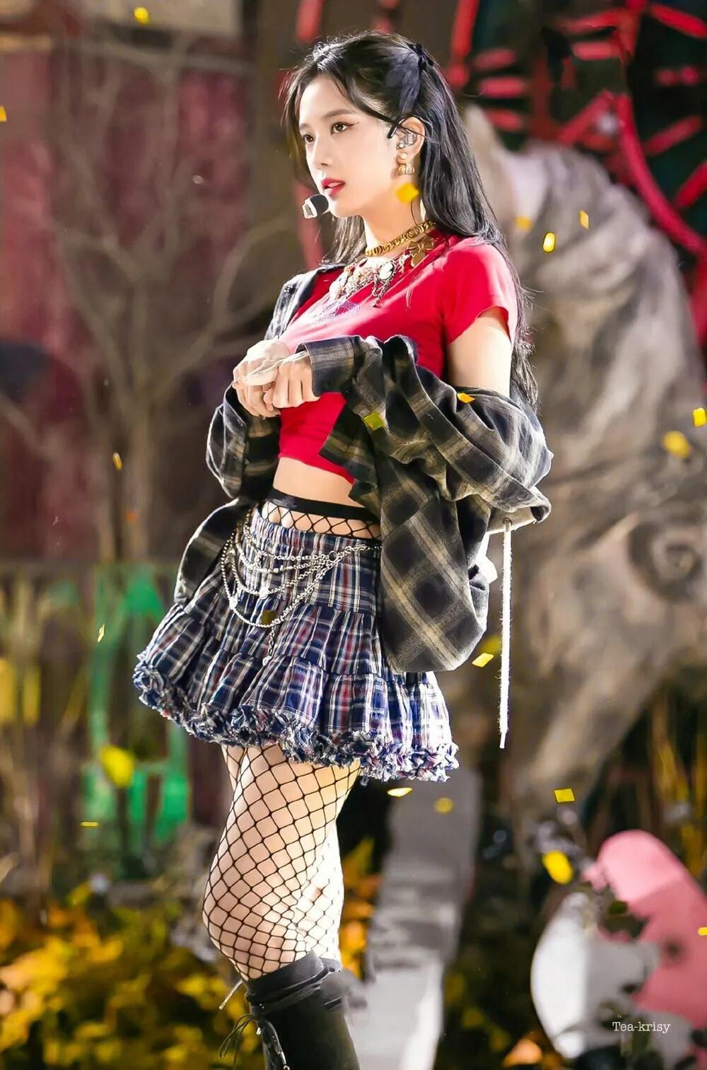 black pink金智秀jisoo舞台风造型