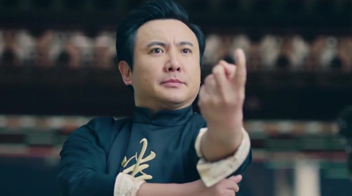 学沈腾？胡军新片被一二星刷屏，海报占C位，戏份只有3个镜头