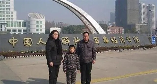 当年，那个被特招入伍，学费由国家承担的8岁特种兵，后来怎样了