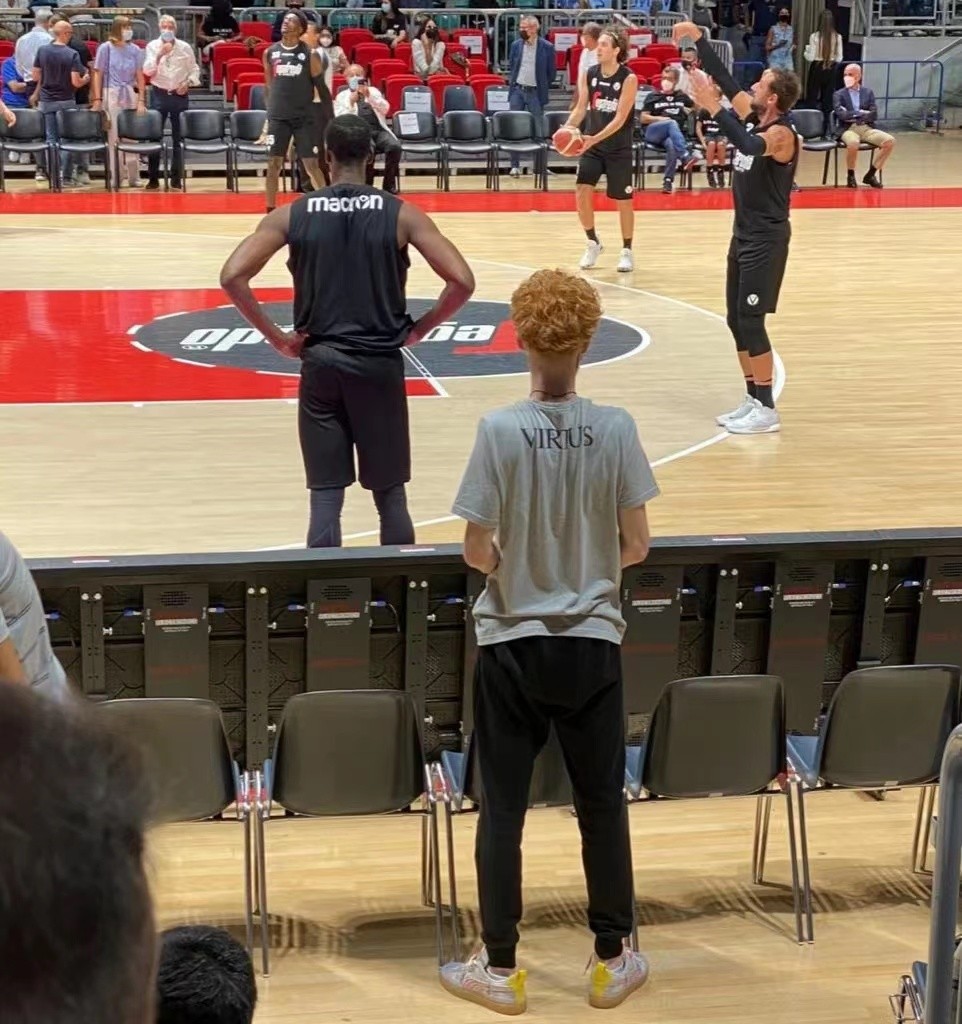 为什么nba球员越来越瘦（身材变化如此大！锡安胖成300斤大圆球，一小将因胃病致骨瘦嶙峋）