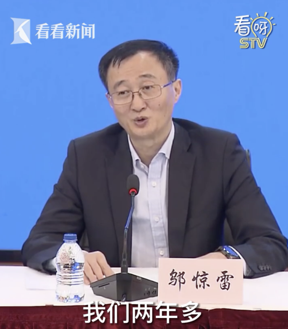 近7000师生转运，市长被免职，高烧没药，苦等6小时没车