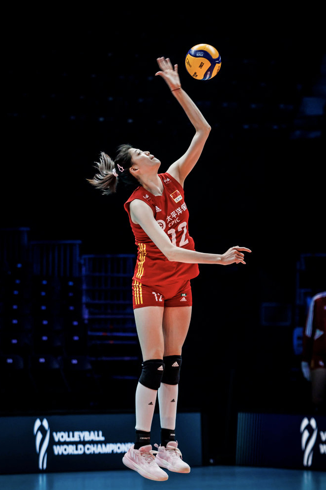 气排球如何发球有力(中国女排要加强发球!