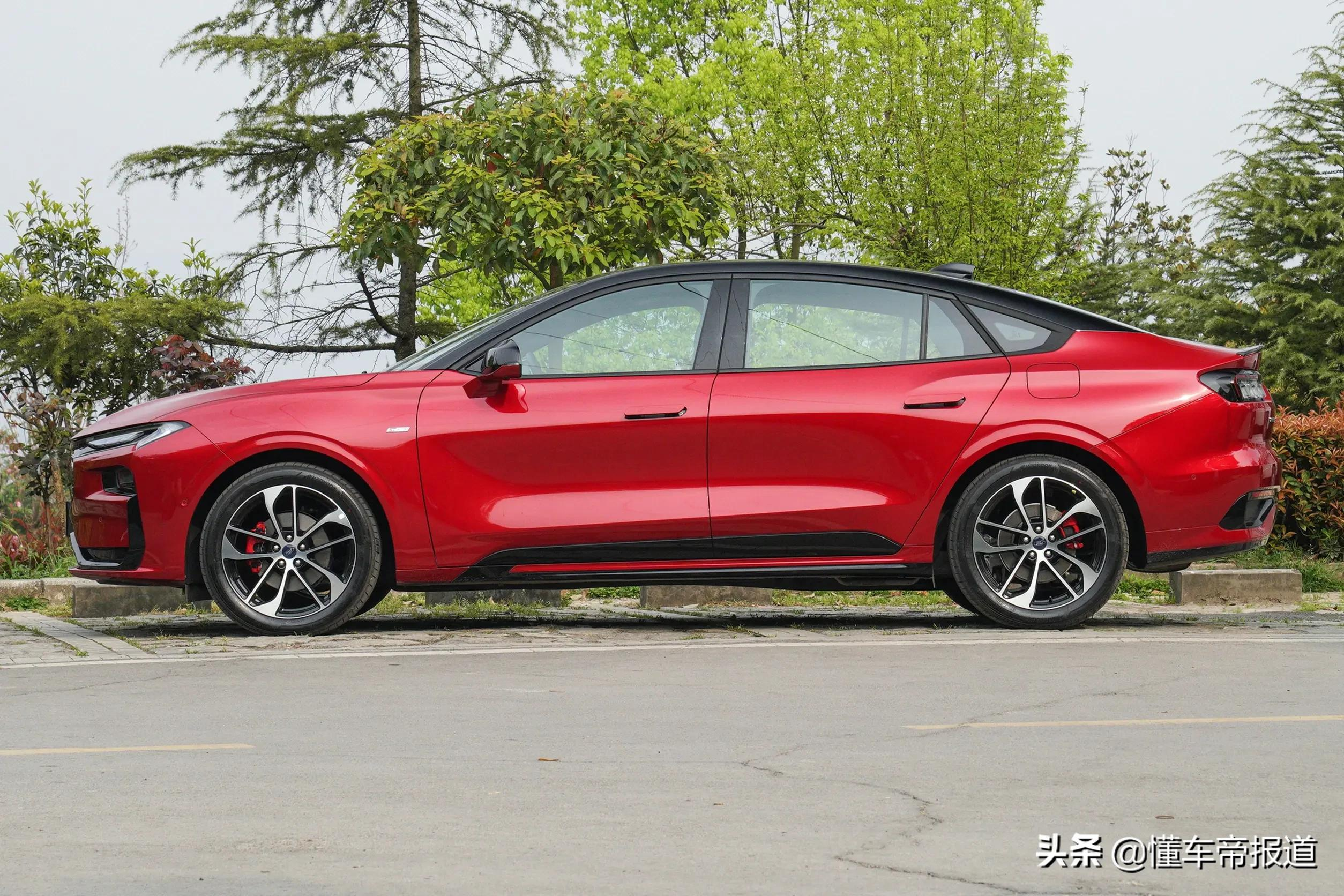 新车 | 挑战同级“销冠”有戏吗？新一代福特蒙迪欧对比丰田凯美瑞