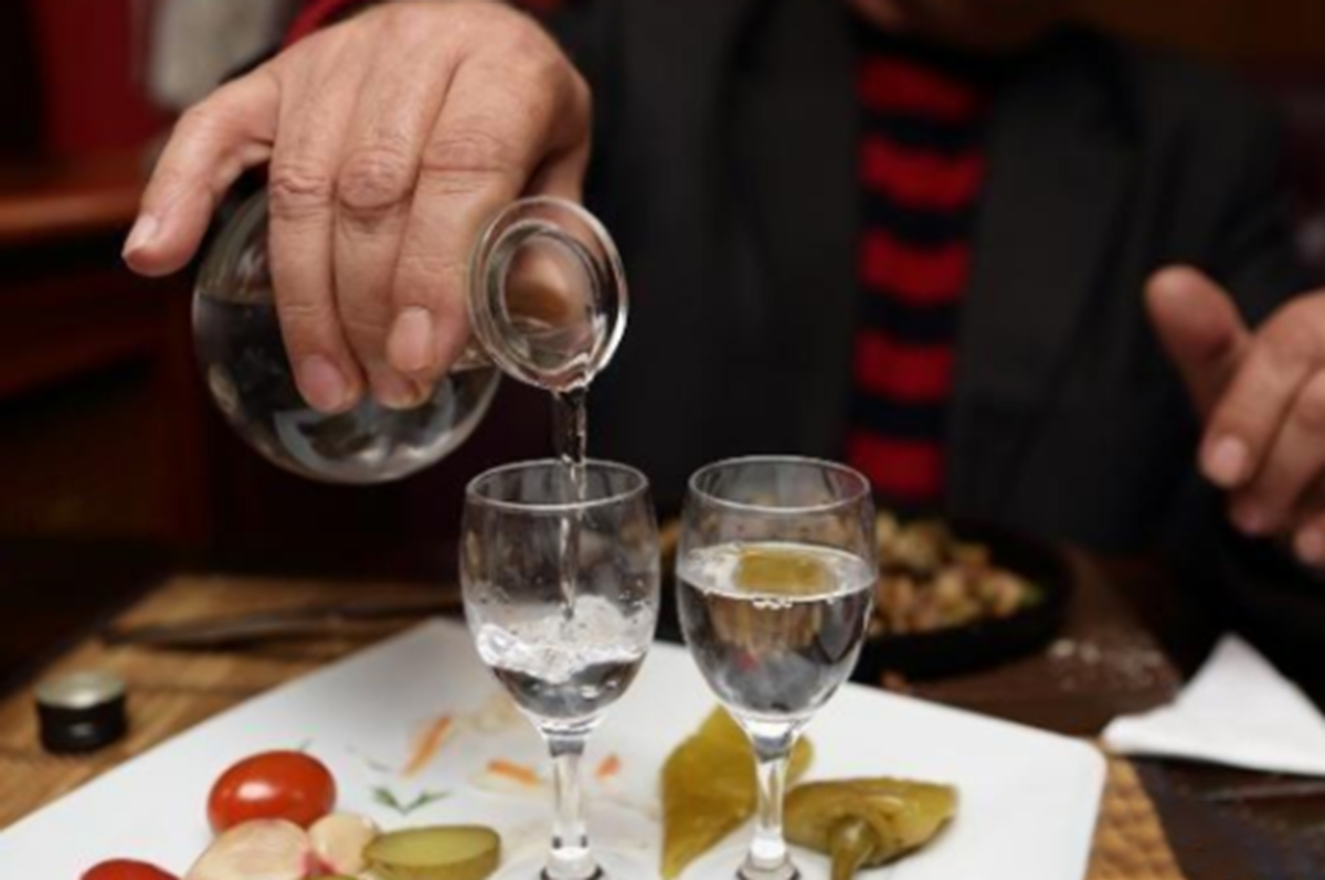 喝白酒時，講究這4個“最佳”，健康飲酒醉得慢，讓你多喝二兩半