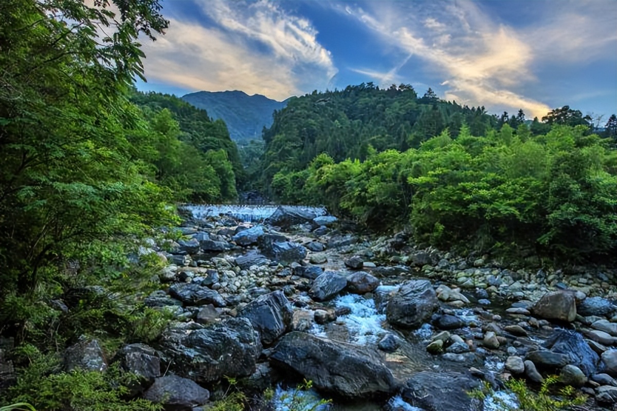 安徽值得去的景区，由五大景区组成，游客络绎不绝