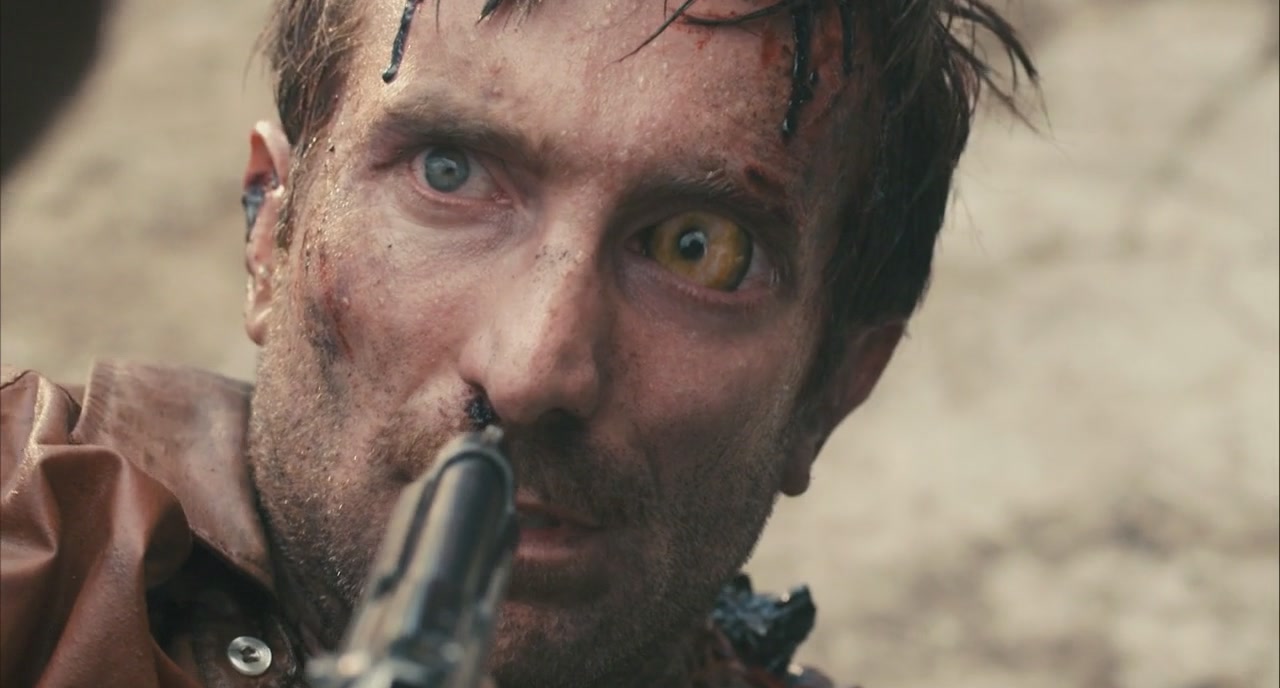 科幻电影史上的里程碑,《第九区》全片气氛十分压抑