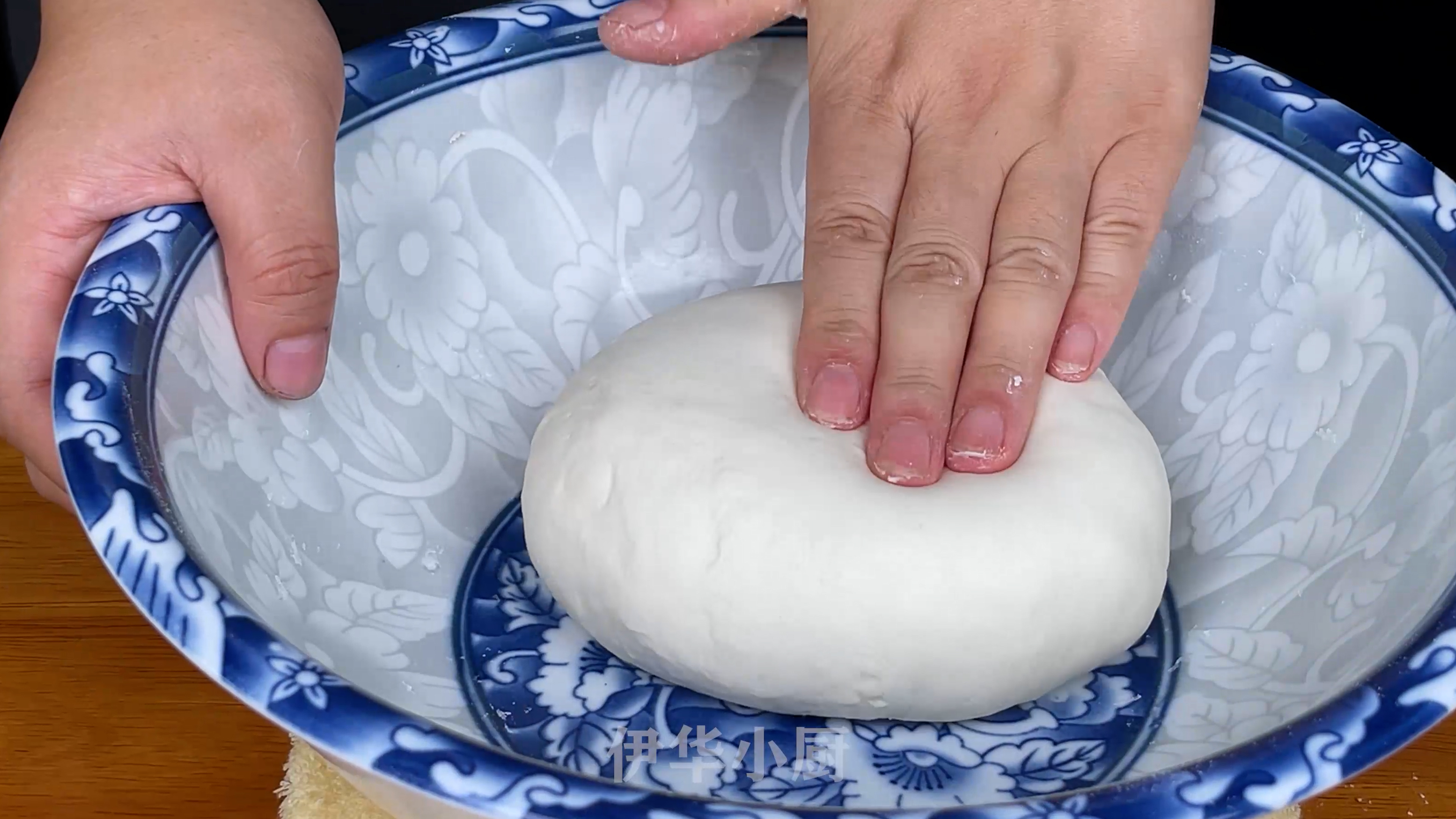 韭菜馅饼怎么做（这样做韭菜馅饼不露馅不破皮不出水）