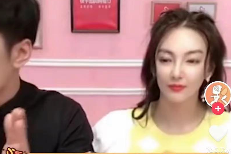 女星“生图”藏不住，颜值崩塌，戚薇躺枪，还不如早年漂亮，真惨