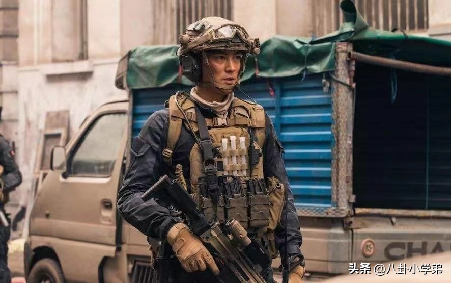 油头粉面、气质不硬就别演军人了，这8位男星告诉你，什么是硬汉