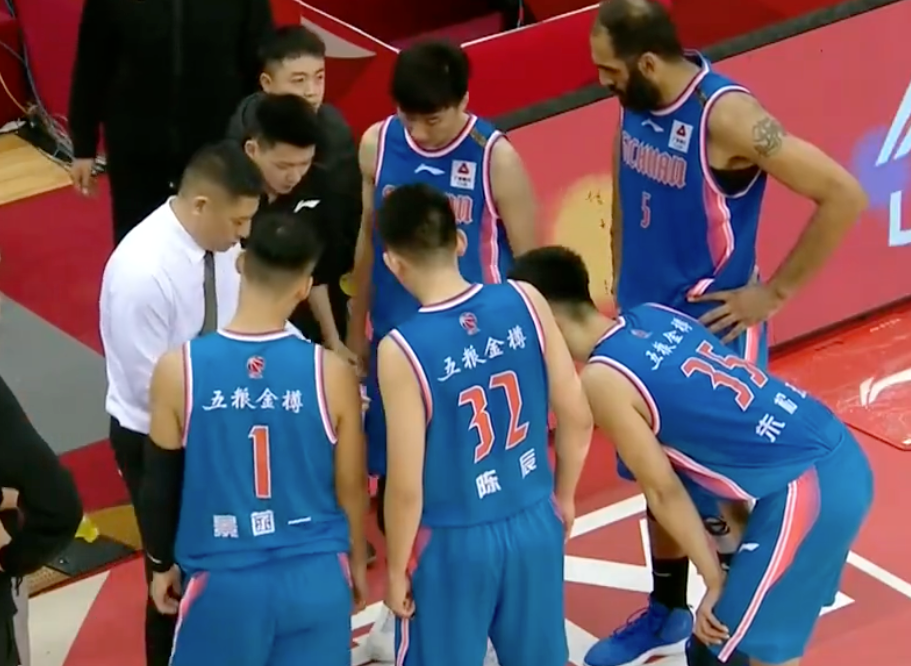 四川cba教练是哪里人（成为四川功勋教头的天津硬汉，回来了）