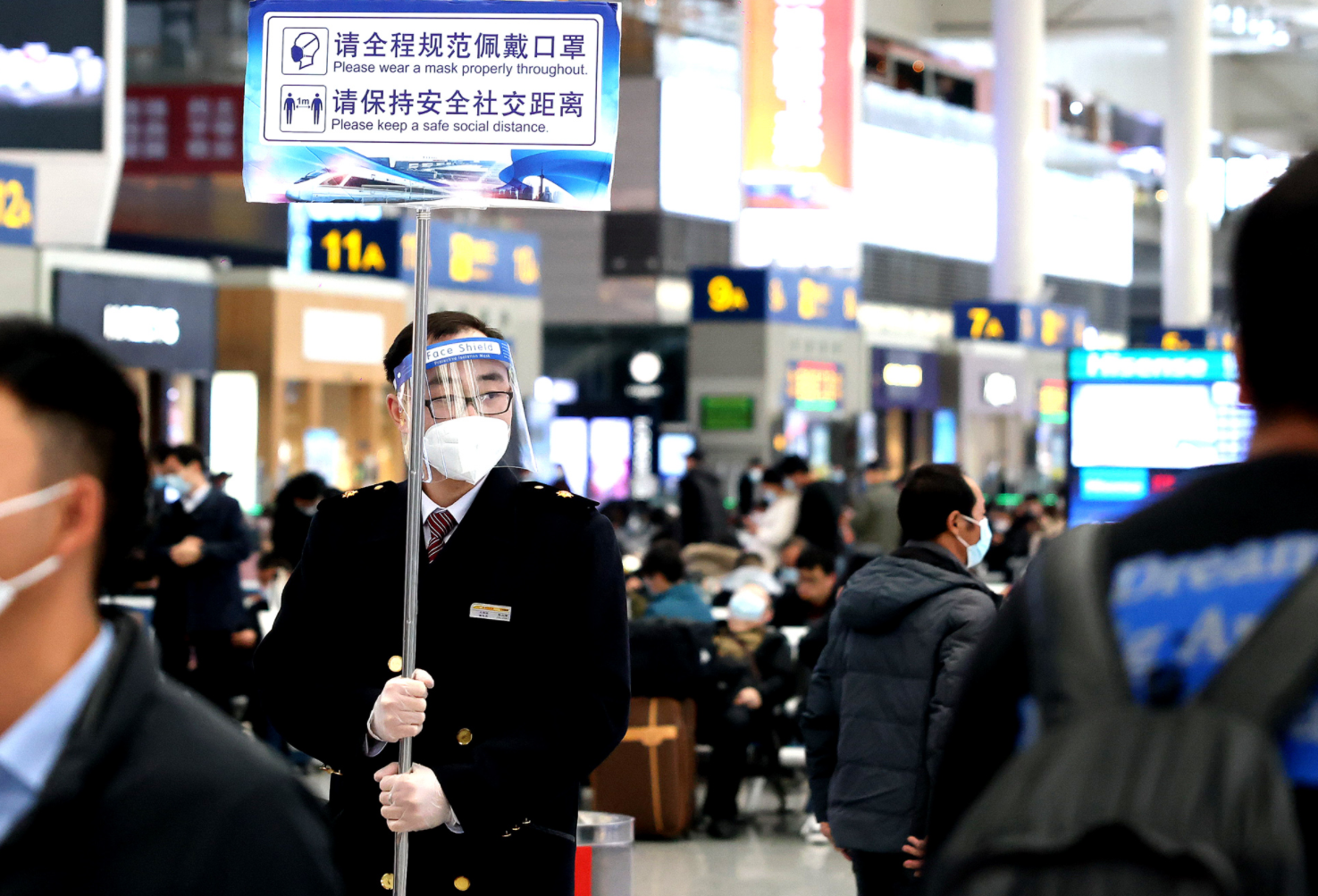 再也不见的上海，农民工为了离开，凌晨3点徒步6公里去火车站