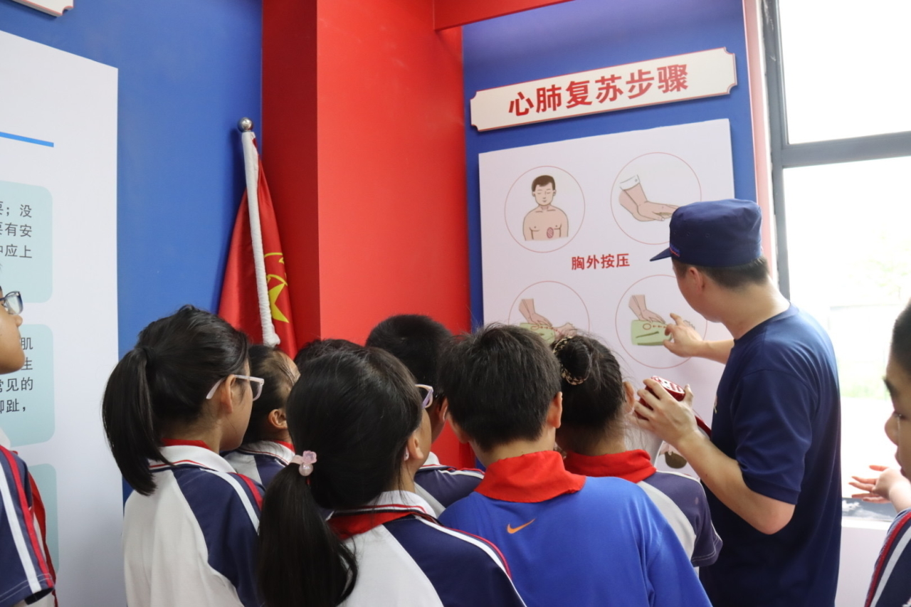 “零距离”学习消防安全知识