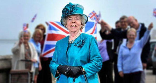 用30年免费当英国女王替身，一分钱没赚到，她却乐此不疲视为荣耀