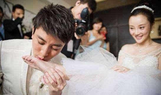 6位“清纯欲女”的劲爆情史：有人8段感情4次婚姻，有人当街热吻