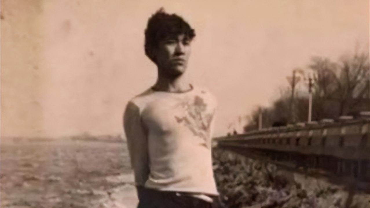 父母双亡，辽宁姑娘照顾瘫痪哥哥27年，至今55岁还未出嫁