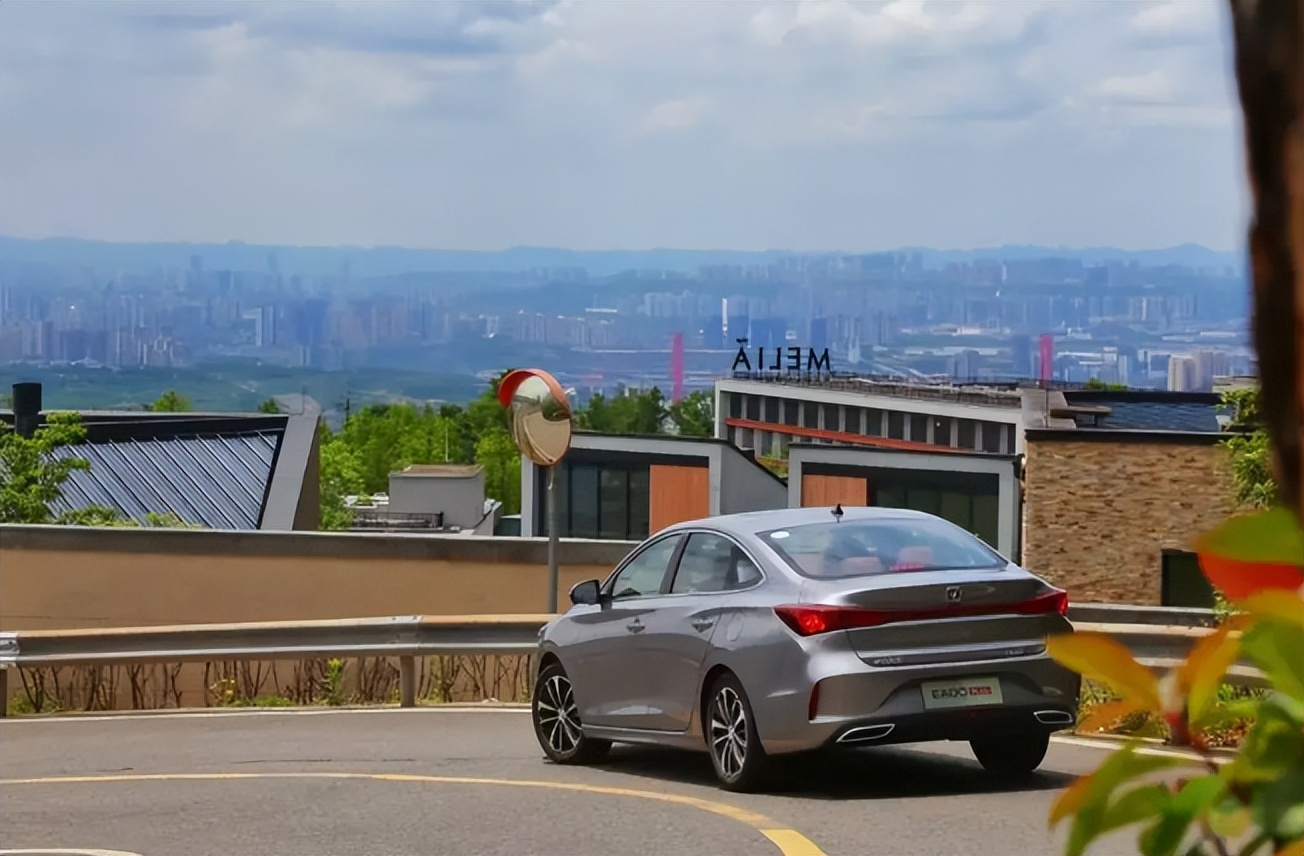 一步到位，2022年下半年最值得入的旗舰机，这2款贵的有道理