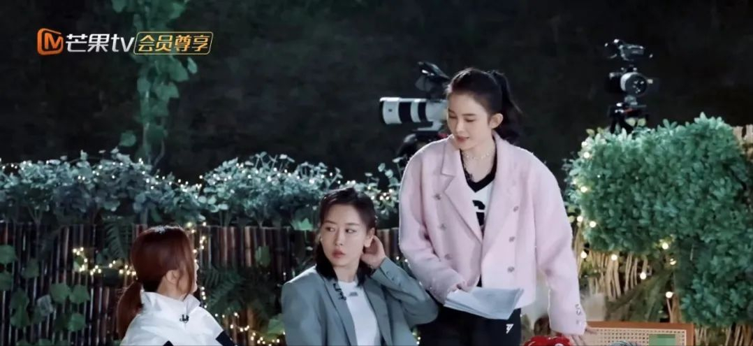 赵樱子，你是我的尬神。。​。​