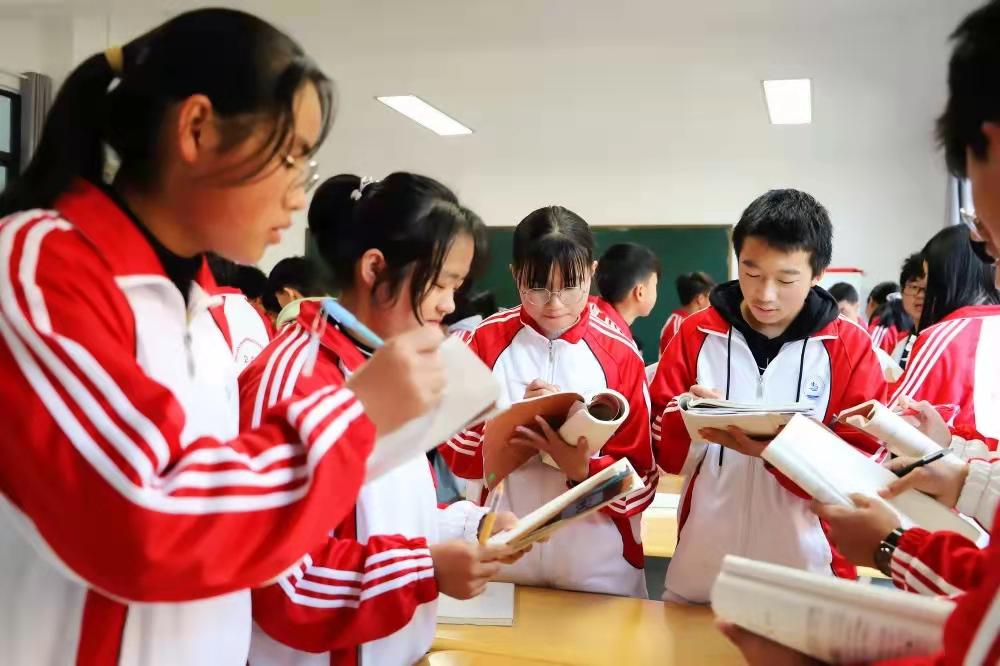 山东县城里的“王牌”高中，本科上线率超90%，还被清华大学表扬