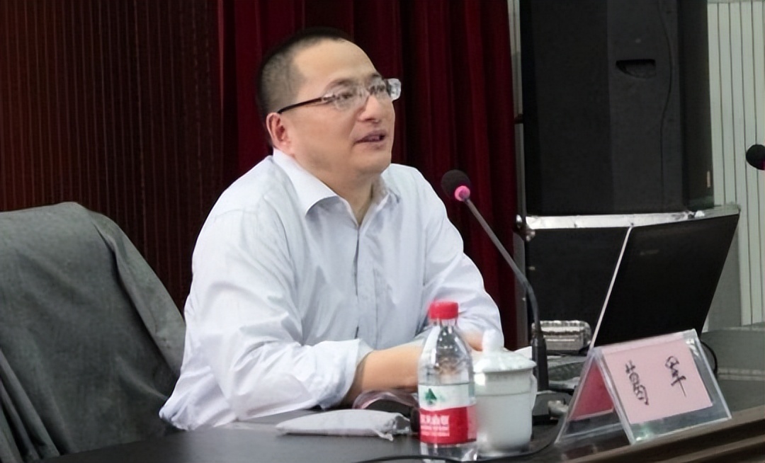 2003年，一少年偷走高考试卷，记熟答案去考试，改写一届考生命运