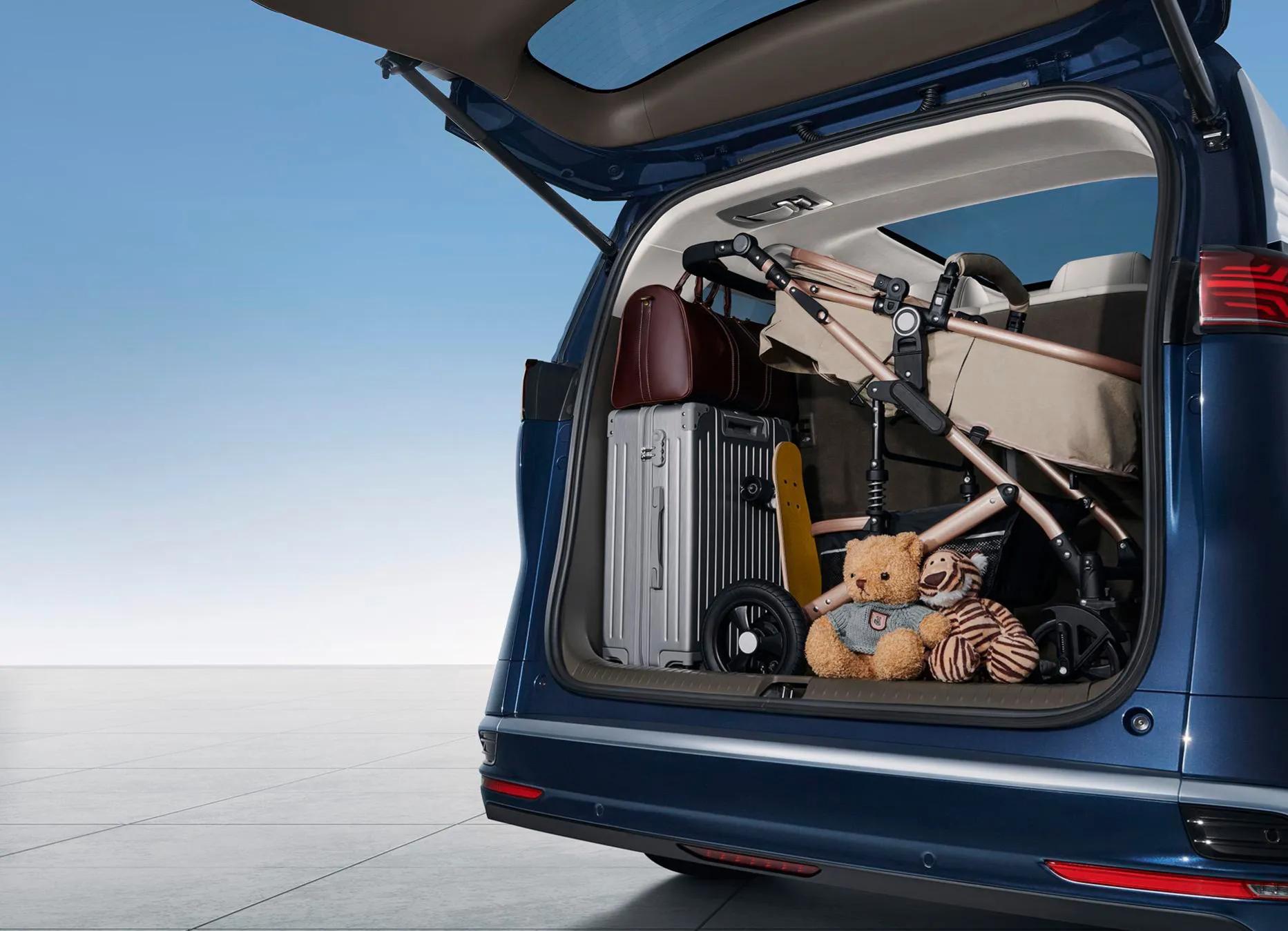 新能源MPV腾势D9预售两月开启了霸榜模式，MPV新典范