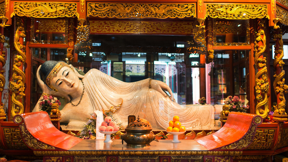 盘点全国10大求财最灵的寺庙，前仨歪果仁都喊真香，争着上头香