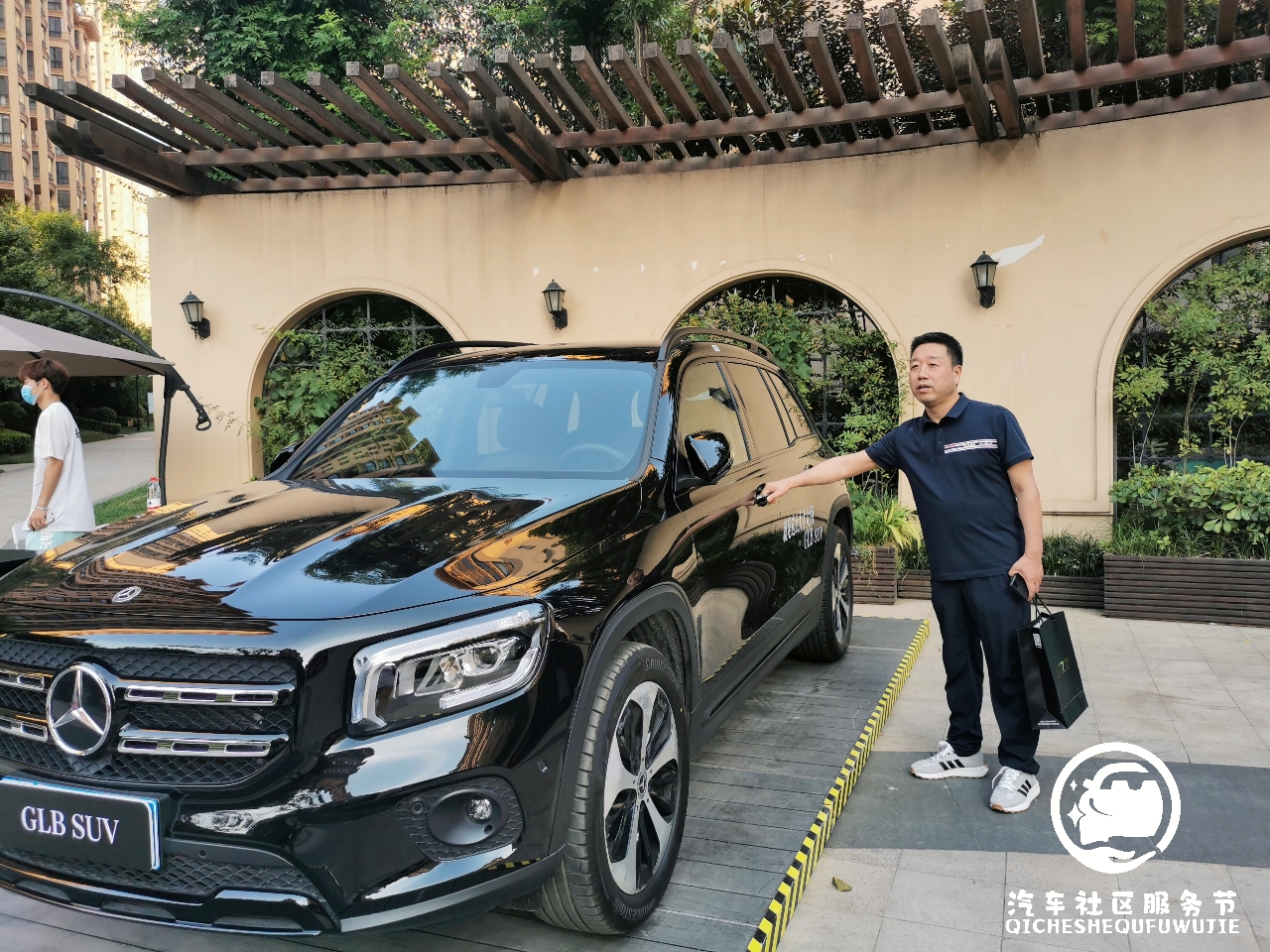 西安华中星辉奔驰携手汽车社区服务节入驻荣禾·曲池东岸