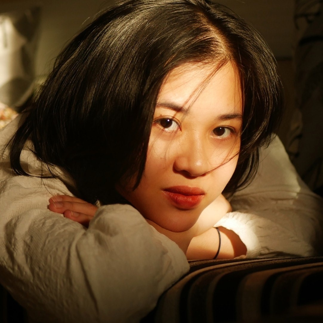90后女孩，花3000块将昏暗的8平方米臥室，改造成别具一格的房间