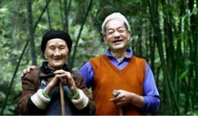 20岁重庆知青娶31岁带4娃寡妇，放弃返乡留山沟，婚姻幸福美满