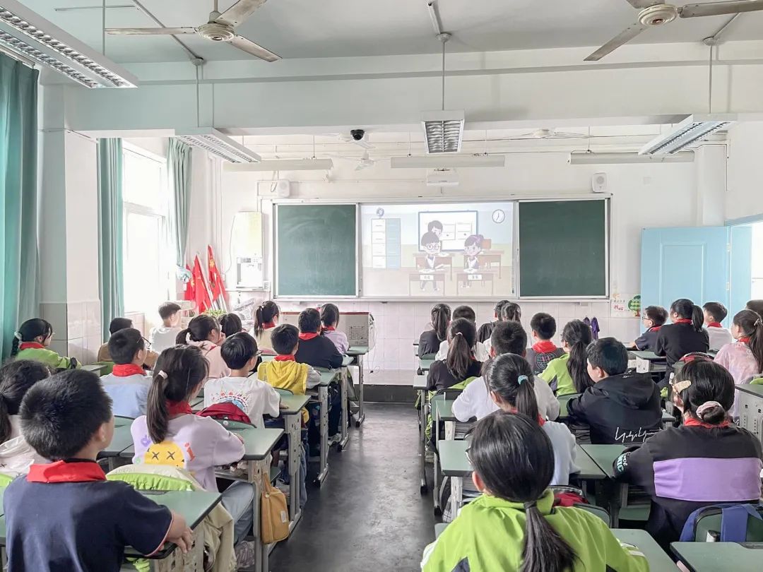 成都市双流区公兴小学开展“5.25 呵护心灵 快乐成长”队会主题活动