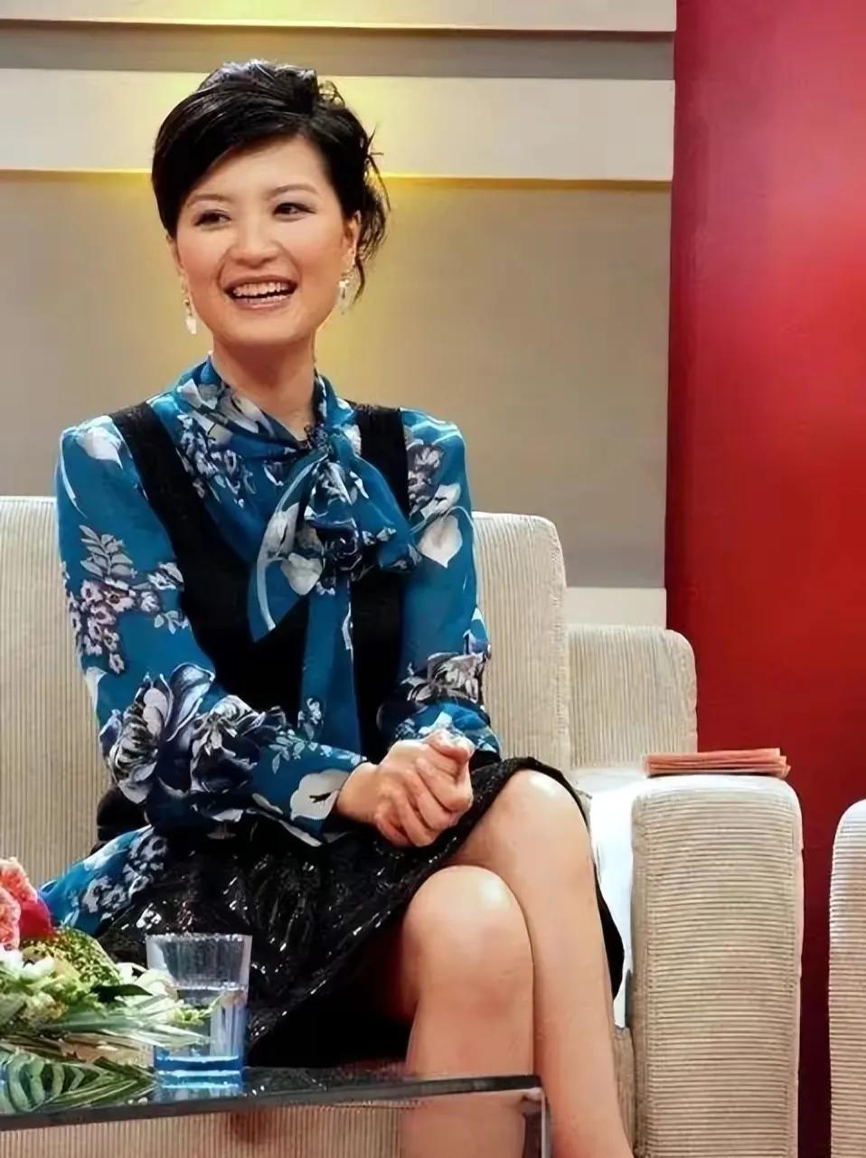 东方卫视美女主持陈蓉,因丑闻被迫转幕后,恐无望回归前台主持