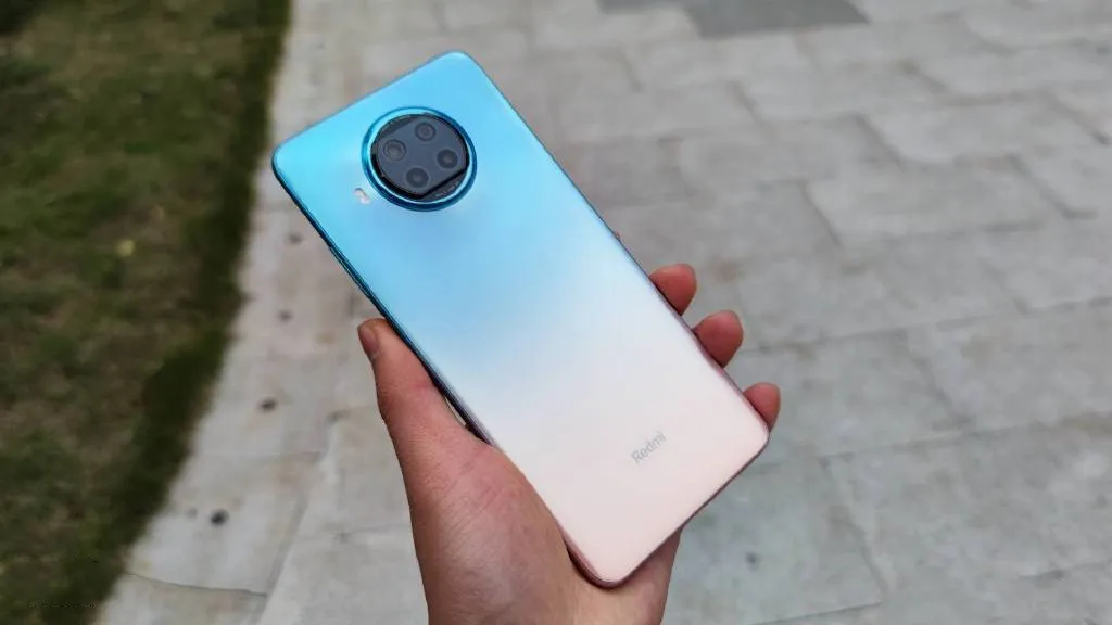 买手机要精打细算，这3部手机适合中老年人，用个几年不成问题