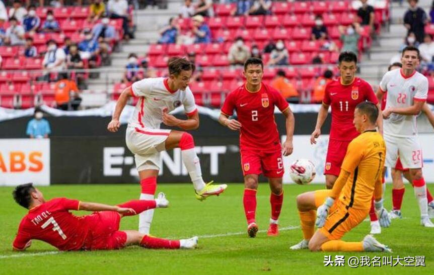 中国男足险胜中国香港原因揭晓！球迷第二次发声，这回说了真话