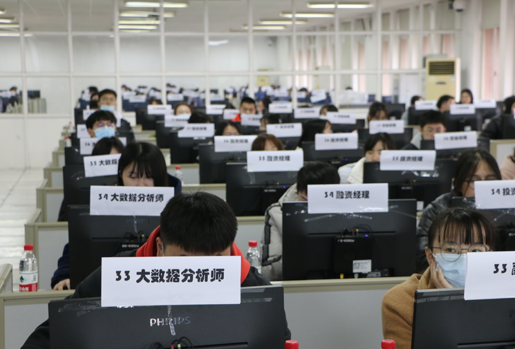 大学生专业“赚钱能力”排名，软件工程月入过万，数学仅排第九