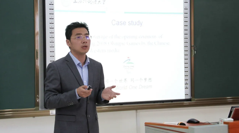 深圳大学一老师入职7年，月薪只有3000，因没钱交网费向校方求助