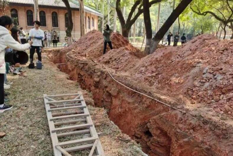 “十所大学九个坟”，别害怕，有些大学校园里，还有出土文物呢