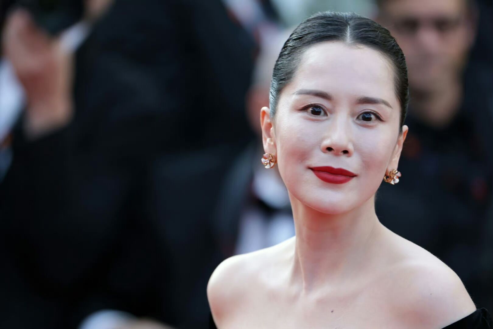 戛纳红毯第六天:刘诗诗的脸,海清的肩,杨紫琼的气场太耀眼