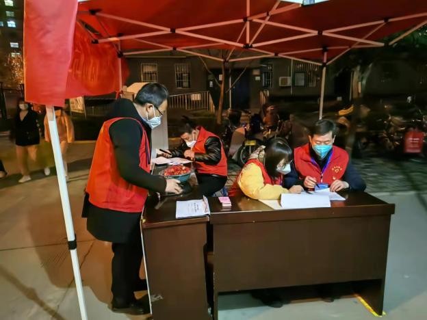 陈仓区行政审批局：核实再核实 比对再比对 防控必须“底子清”